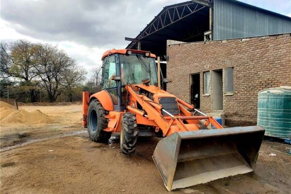Fiat Kobelco 86B TLB Tractor - Image 2
