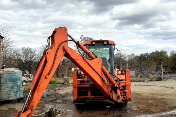 Fiat Kobelco 86B TLB Tractor - Image 4