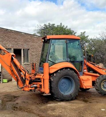 Fiat Kobelco 86B TLB Tractor