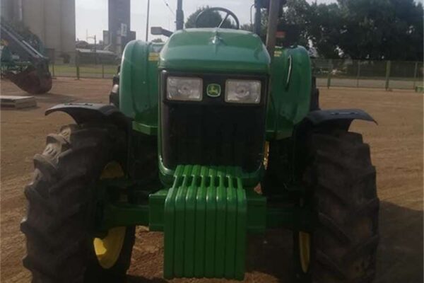 JOHN DEERE 5082E  4WD - Image 2
