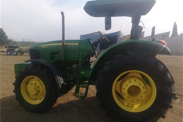 JOHN DEERE 5082E  4WD - Image 3