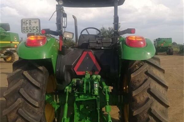 JOHN DEERE 5082E  4WD - Image 5