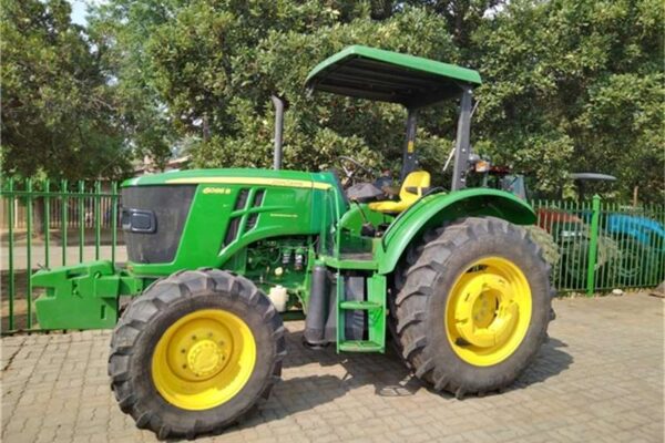 JOHN DEERE 6095B 4WD