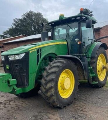 John Deere 8270R Tractor - 2017 4WD