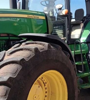 John Deere 8320R Tractor - 2012 4WD