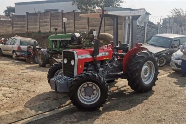 Massey Ferguson 240 4WD - Image 5
