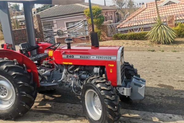 Massey Ferguson 240 4WD - Image 2