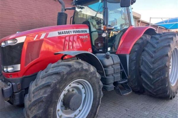 Massey Ferguson 7624 4WD  Tractor