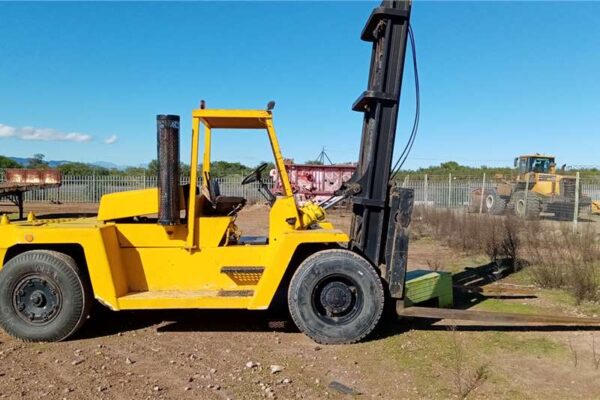 Clark 15 Ton Diesel Forklifts - Image 4