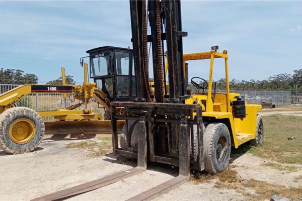 Clark 15 Ton Diesel Forklifts - Image 3